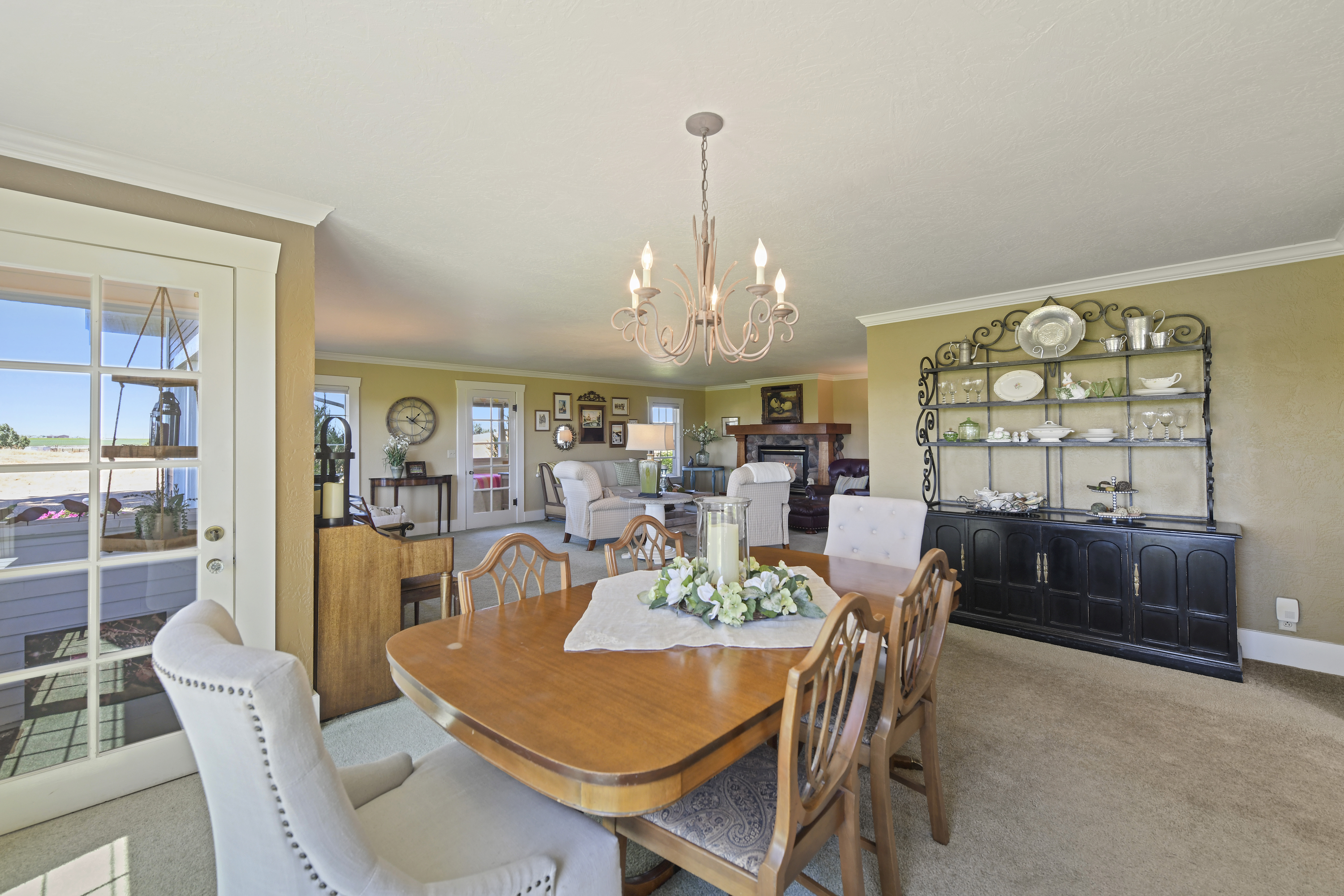 Charming Farmhouse, Huge Barn on 5 Acres